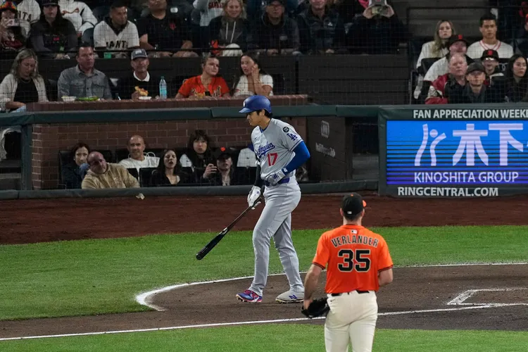 大谷翔平(左)被保送。美聯社