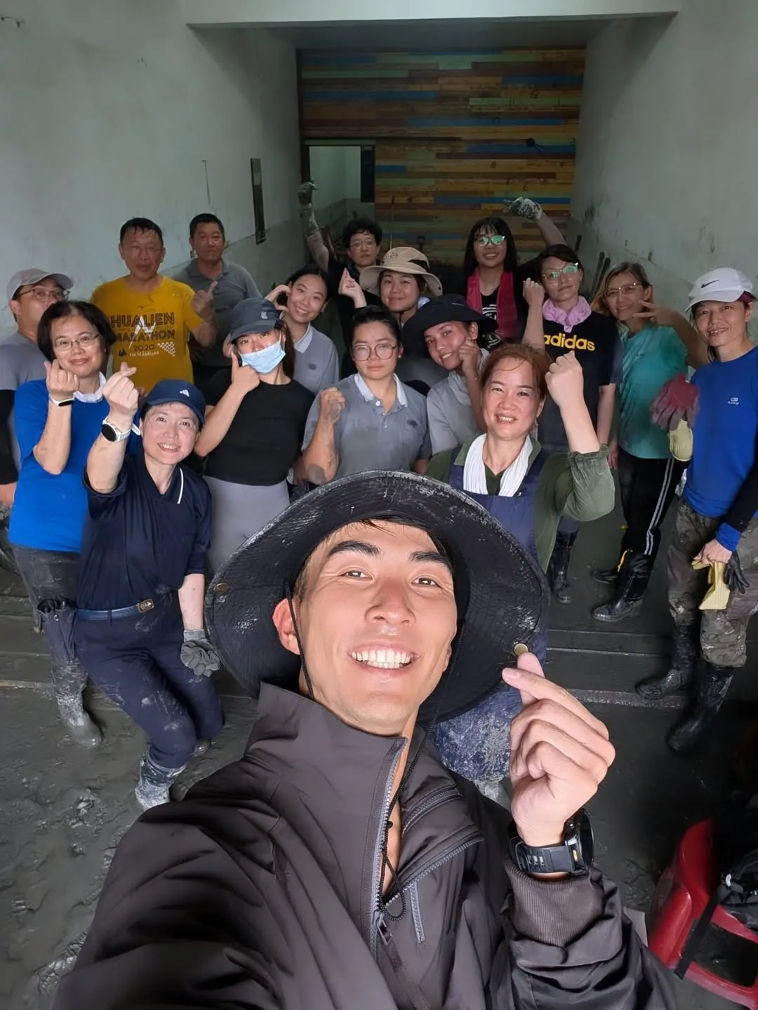 Ian与伙伴们合影留念。翻摄Ian IG