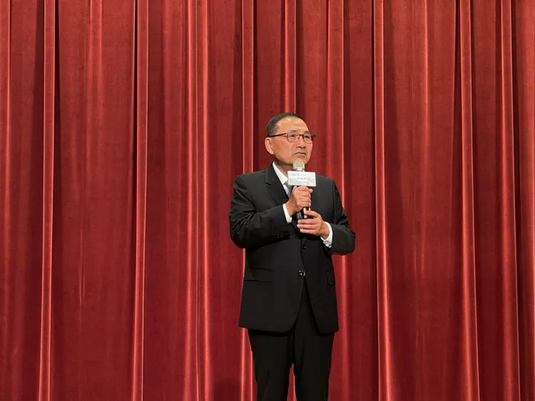 市長侯友宜於「2025新北市聯合婚禮布」新人說明會宣布，明(115)年1月起生育獎勵金加碼，以及明年2月起再升級好孕專車服務。民政局提供