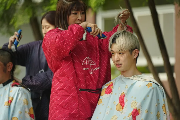 林亭翰在《九條好漢在一班》落髮前的帥氣模樣。台視提供