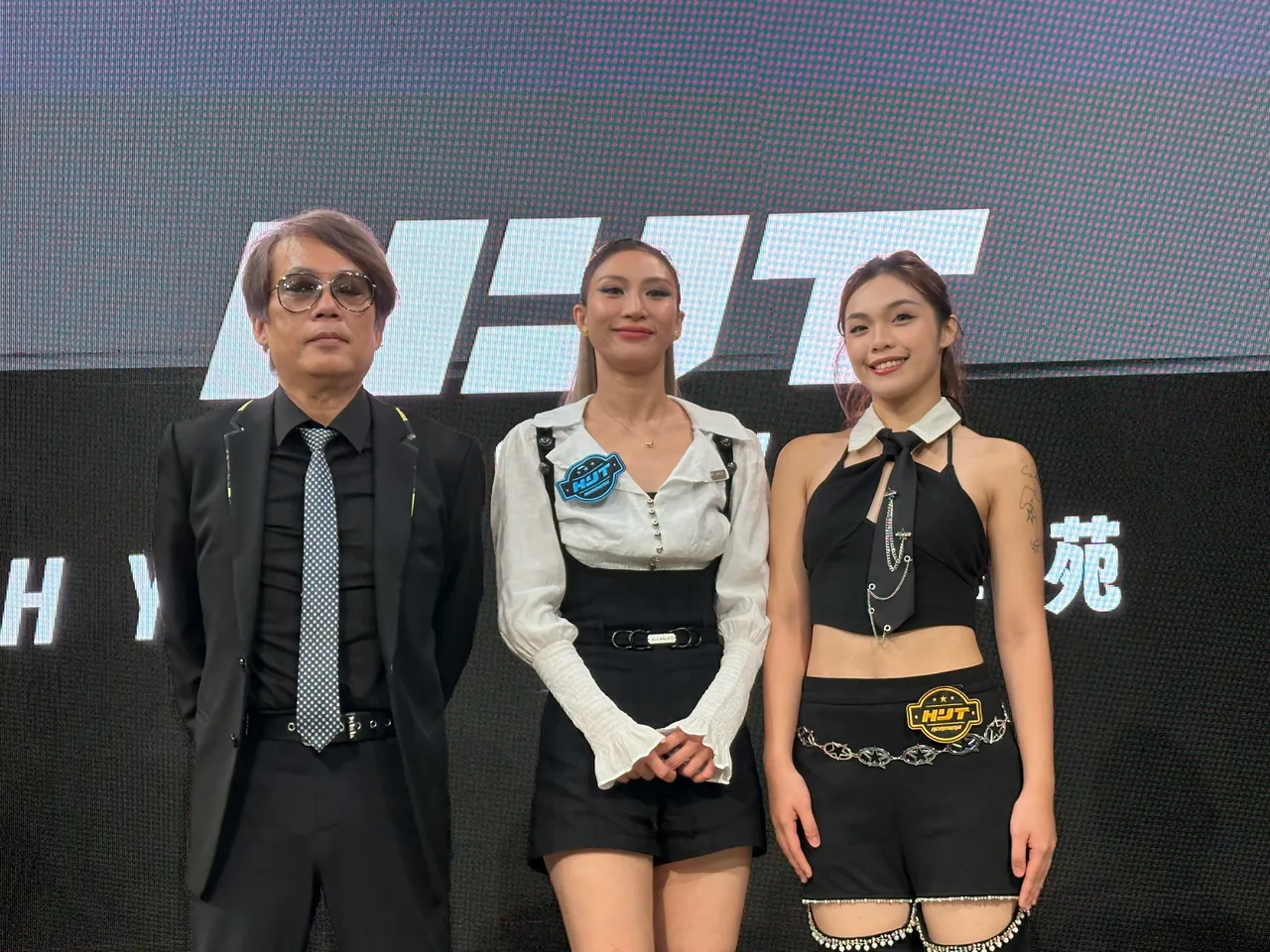 陈琳(右)目前担任练习生。林丞伟摄