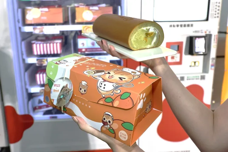 亞尼克YTM前進高雄捷運10站，聯名高雄捷運蜜柑站長，推出全台限量元氣蜜柑生乳捲，售價565元，引爆貓奴狂熱。亞尼克提供