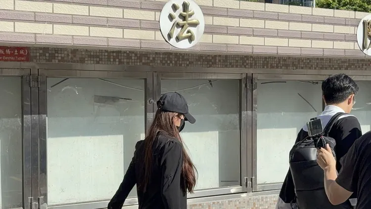 家寧妹妹張家芸出庭，髮質成亮點。中央社