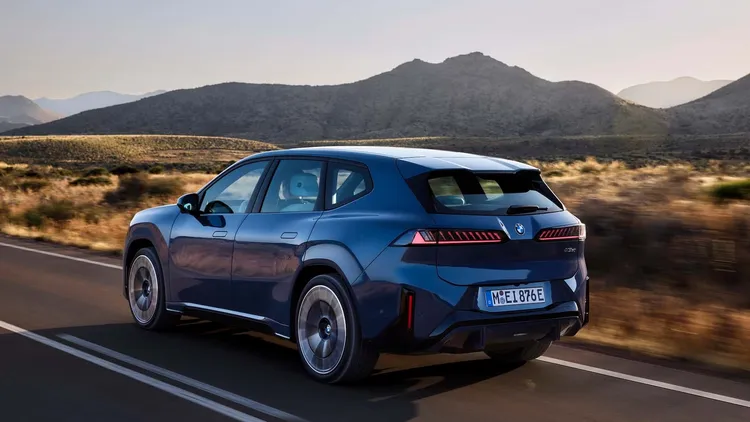 這套系統的運算核心，被BMW稱為「Superbrain of Automated Driving」，採用Snapdragon Ride SoCs打造的中央智慧電腦，運算效能較前代提升20倍。BMW原廠照片