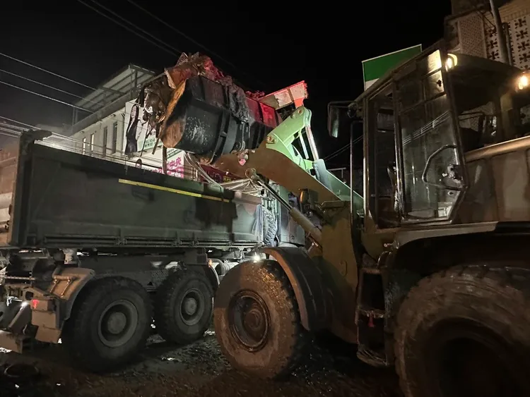 第5作戰區支援各式機具投入救災。軍方提供