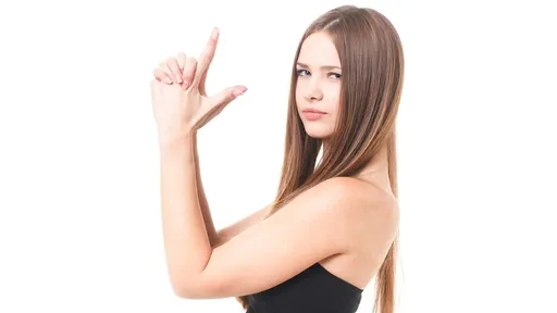 女警手槍忘在警局廁所3分鐘　同事發現立即報警讓她受懲