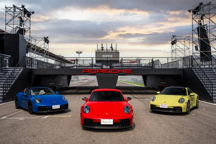 台灣市場於今年4月發表Porsche 992.2世代全新陣容。入門的911 Carrera自747萬元起跳，本次試駕的911 Carrera GTS則訂價975萬元起，並同步提供Cabriolet、4 GTS與Targa 4 GTS等多元選擇。業者提供