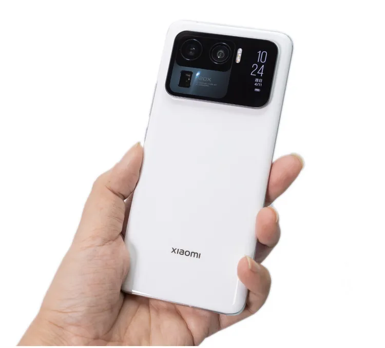 背後螢幕也讓米粉想起小米11 Ultra，並表示「死去的記憶開始攻擊我」。3C達人廖阿輝