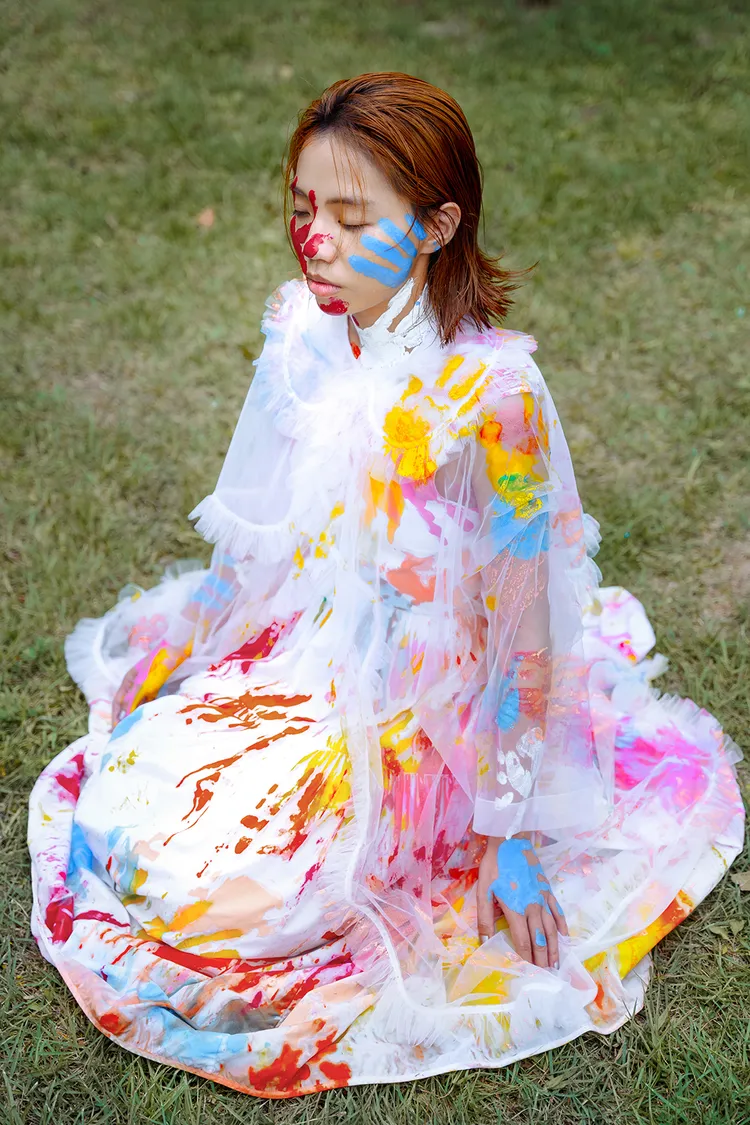 洪佩瑜在新歌《不佔地方》中挑戰13度音域。何樂音樂提供