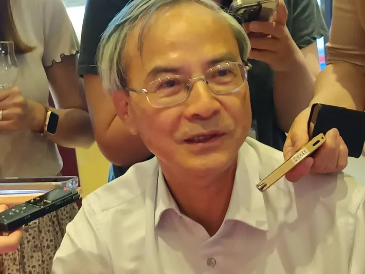 台股近來漲破25000點屢創新高，國安基金何時退場，財政部次長兼國安基金操盤手阮清華今（17）日受訪回應。許麗珍攝