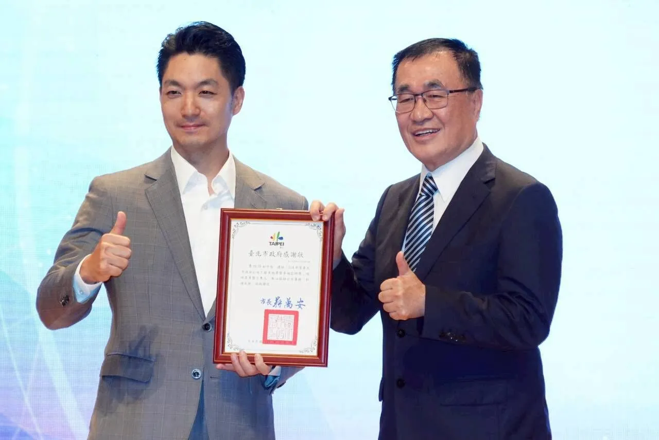 台北市副市长李四川(右)透露,今与市长蒋万安(左)一同视察公馆圆环工程。北市府提供
