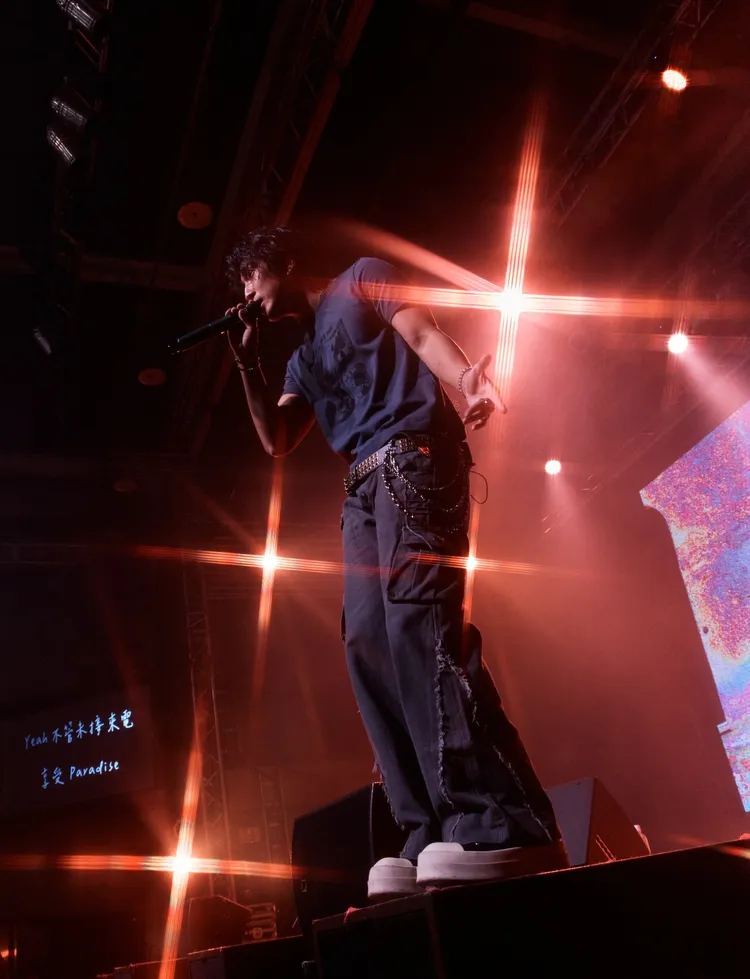 婁峻碩生日開唱，笑稱粉絲滿足虛榮心。伊弗龐金有限公司提供