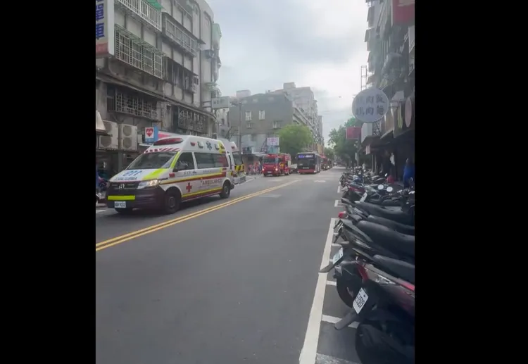 消防局出動21車、59人前往搶救。翻攝自hl_0930.