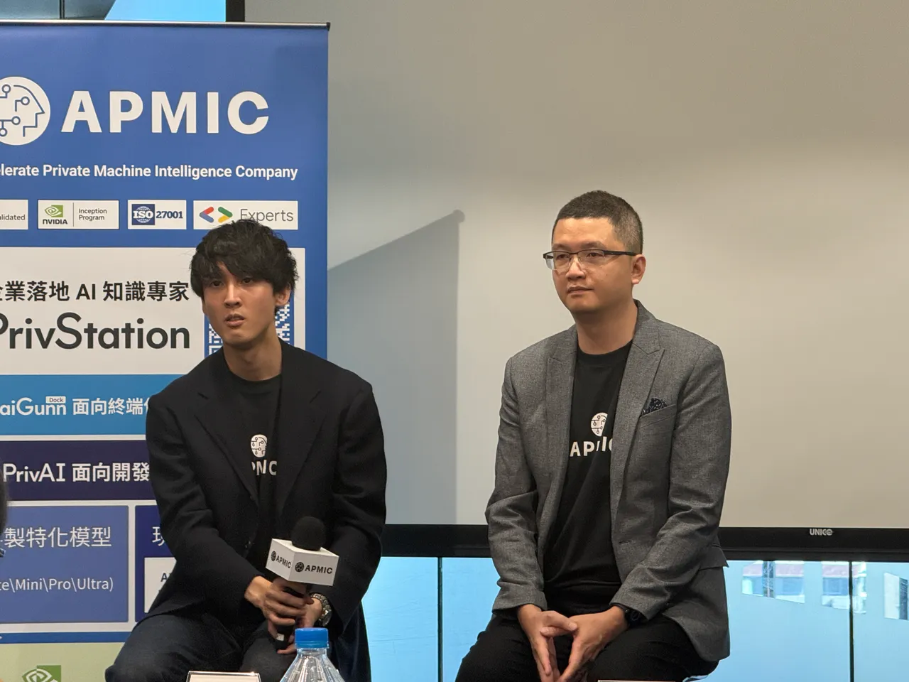 APMIC 创办人暨执行长吴柏翰(右)与APMIC 共同创办人暨营运长张书铭(左)。吕承哲摄