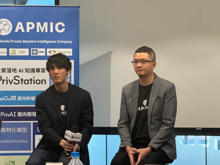 APMIC 創辦人暨執行長吳柏翰（右）與APMIC 共同創辦人暨營運長張書銘（左）。呂承哲攝