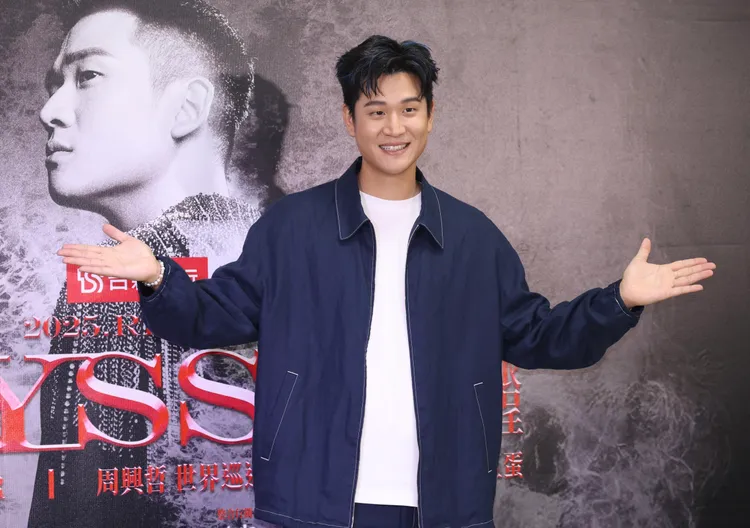 周興哲演唱會遇燒聲、鋼琴突發，無奈自嘲衰。莊宗達攝