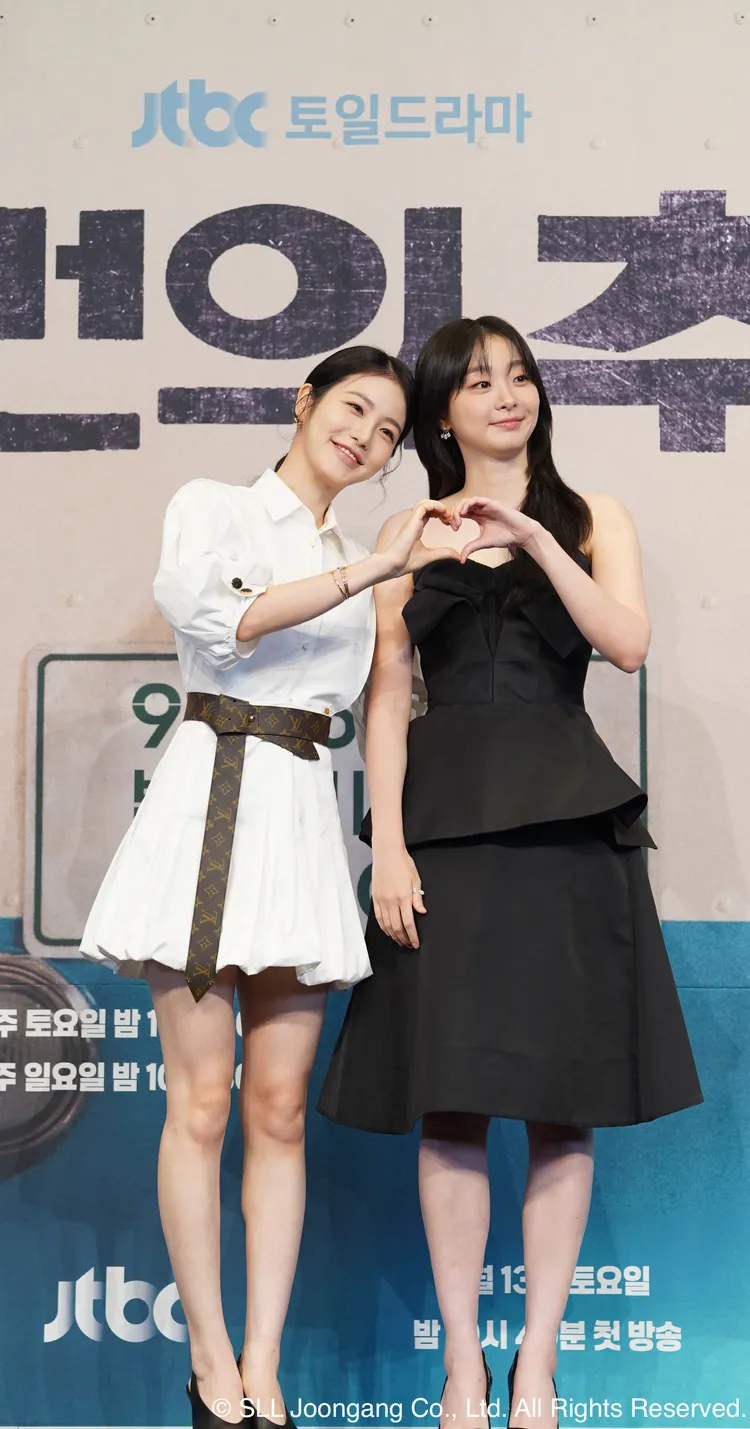 辛叡恩（左）、金多美劇中培養出好感情。Hami Video提供