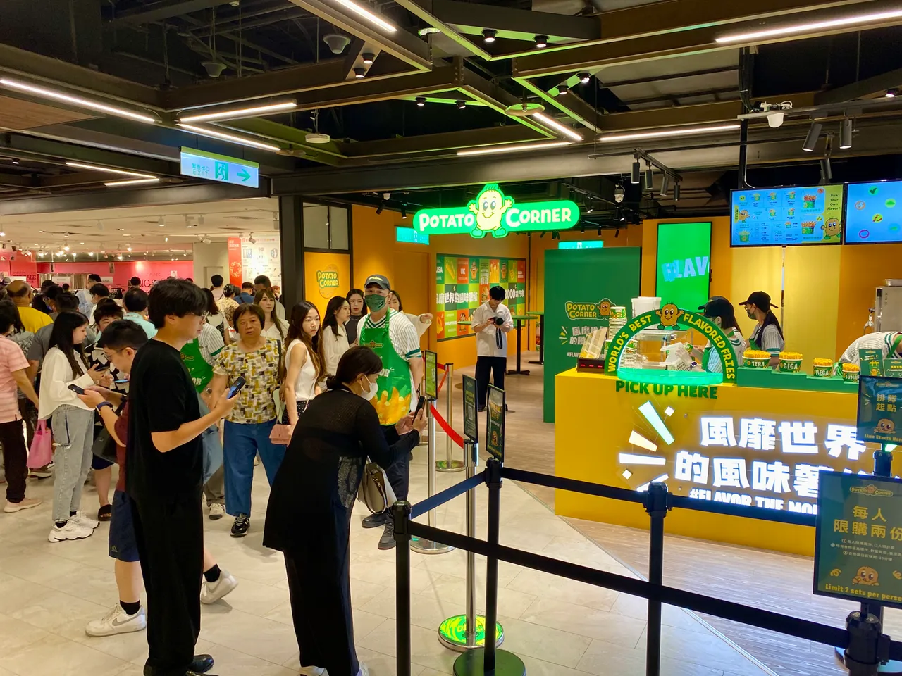 复业开幕引进「POTATO CORNER」等新柜位。庄伟祺摄