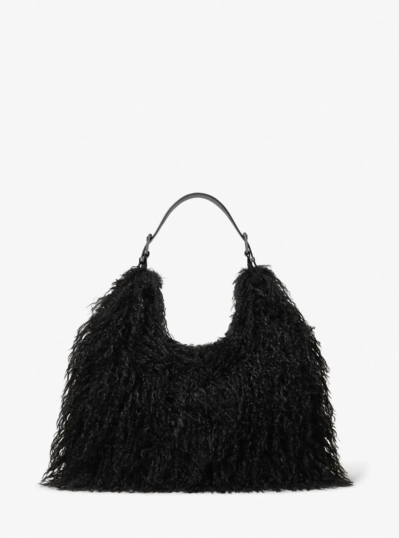 台北101獨家MICHAEL KORS NOLITA黑色絨毛大型肩背包,2萬4200元。品牌提供