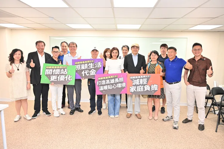 立委邱議瑩與議員鄭光峰出席長照協會代表座談會。翻攝畫面