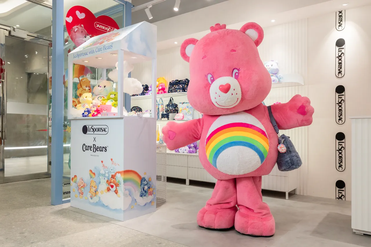 Care Bears大型人偶将在今日下午现身LeSportsac远东Garden City大巨蛋店。品牌提供