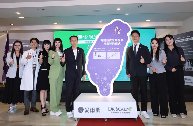愛爾麗今日舉辦記者會，宣布與韓國頂尖頭皮管理暨生髮領導品牌Dr.Scalp合作，左5為愛爾麗集團董事長常如山、左4為愛爾麗集團總經理劉貞華。彭欣偉攝