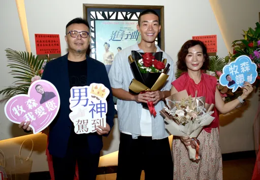 牧森沒順家人期望當了演員 與媽媽電影院相擁和解