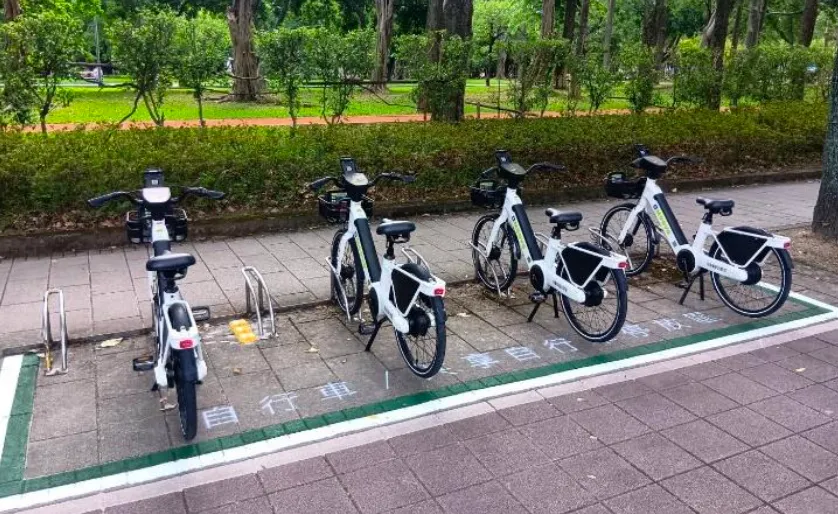 共享电动单车导入电子围篱技术,超出范围无法还车。台北市交通局提供
