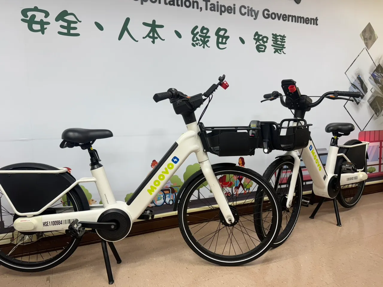 为避免重蹈oBike乱丢情况,北市要求业者4小时内移置违停车。张彩茜摄