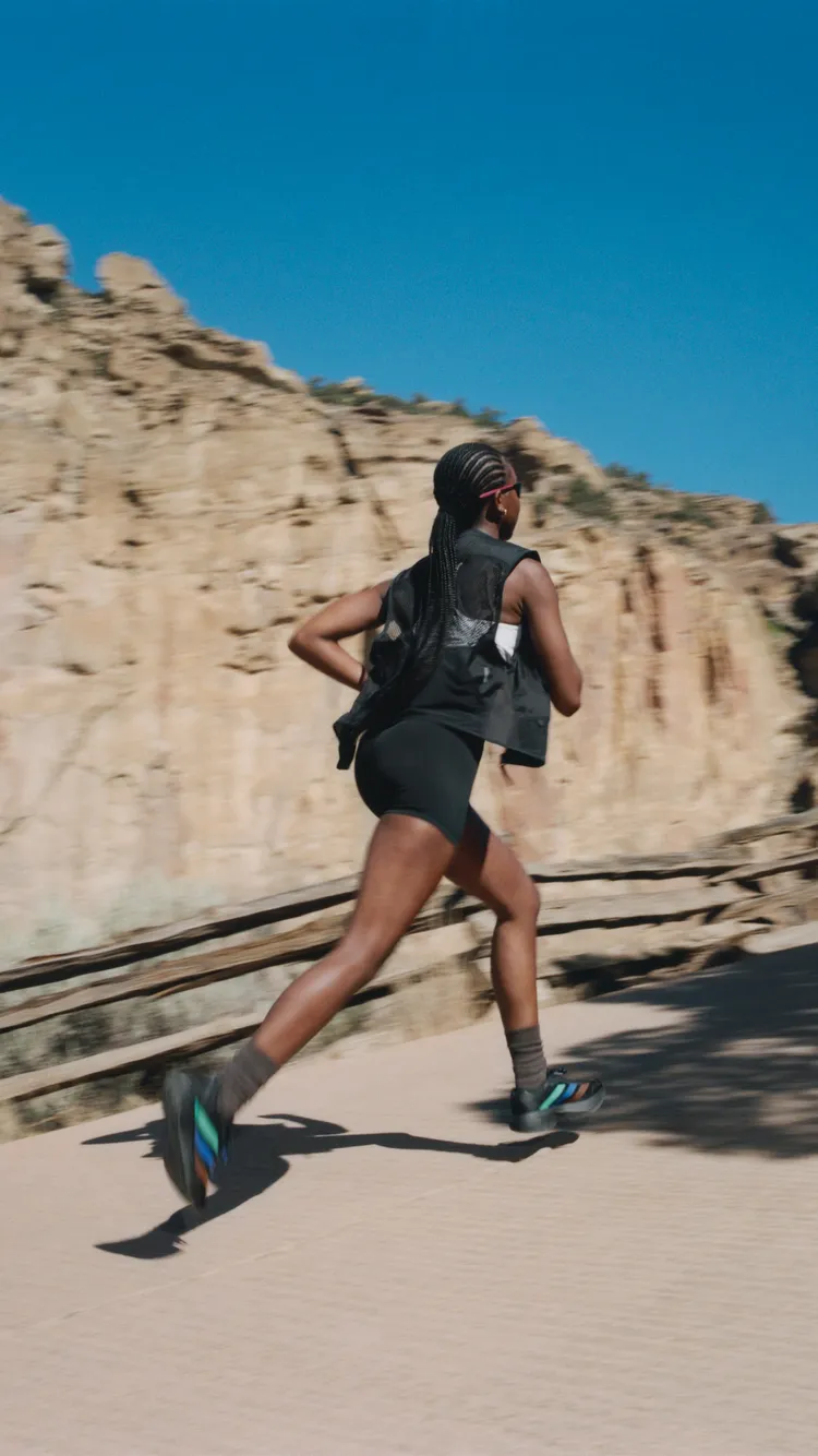 adidas與Pharrell Williams合作推出全新Adizero EVO SL Earth跑鞋。品牌提供