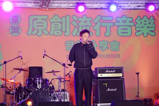 許富凱為花蓮災區捐物資⋯寄情《雨傘情》聲援救災英雄