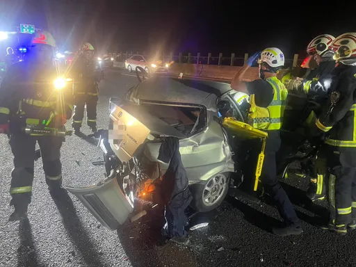 國道轎車故障停輔助車道 駕駛「少1動作」遭追撞慘死