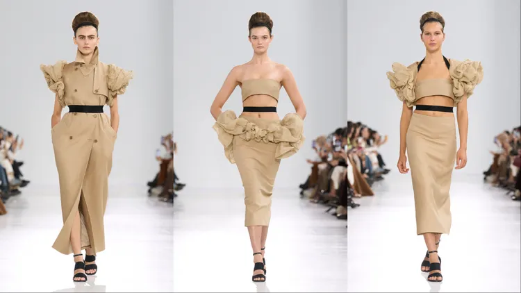 Max Mara透過繁複摺疊的肩部或腰部設計，堆疊出如流金葉片或珍禽羽翼展翅的姿態。品牌提供