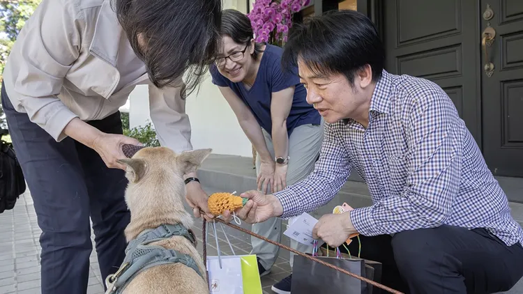 賴清德送玩具和零食給蔡英文的寵物。翻攝自蔡英文threads