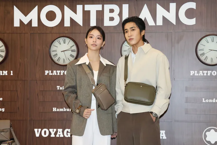 宋芸樺（左）、婁峻碩（右）雙雙以萬寶龍秋冬新品示範起「時髦防盜術」。莊宗達攝