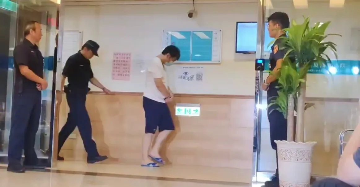 台积电前工程师陈力铭(白衣者)。张钦摄