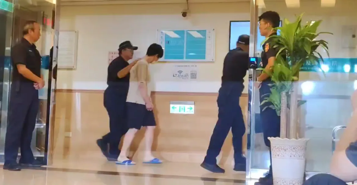 台积电工程师戈一平(黄衣者)。张钦摄