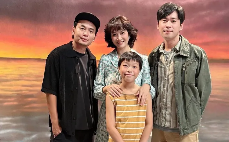 徐麗雯（後中）力挺丈夫導演軋一角，與楊大正（後左起）、黃迪陽、陳馨妃（前）開心合影。翻攝自徐麗雯臉書