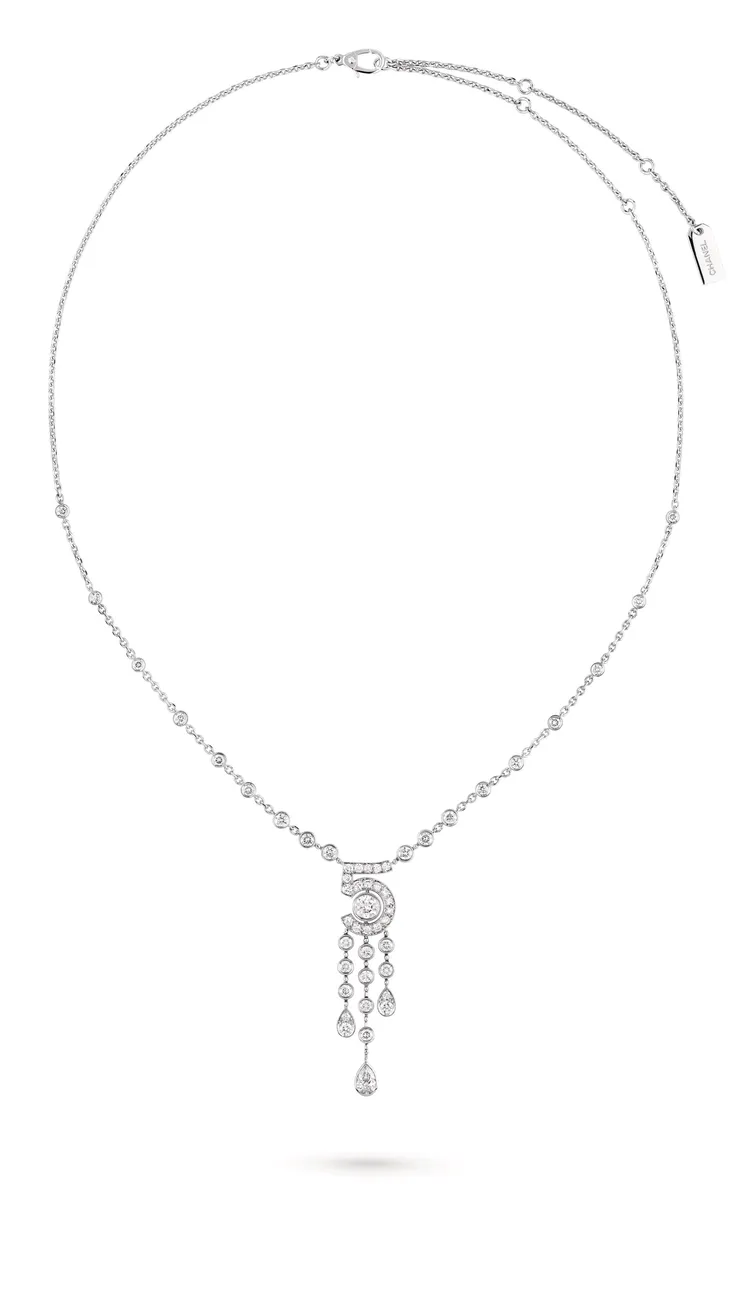 香奈兒ETERNAL N°5項鍊。品牌提供