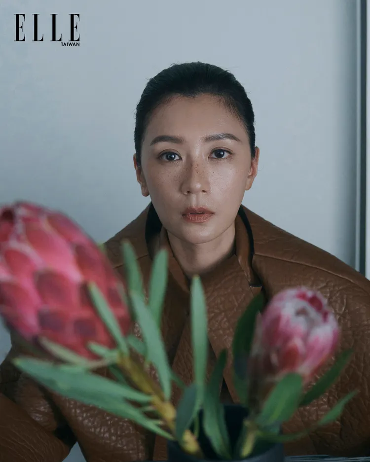 賈靜雯拍攝《ELLE》封面。《ELLE》國際中文版提供