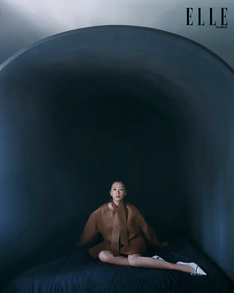 賈靜雯拍攝《ELLE》封面。《ELLE》國際中文版提供