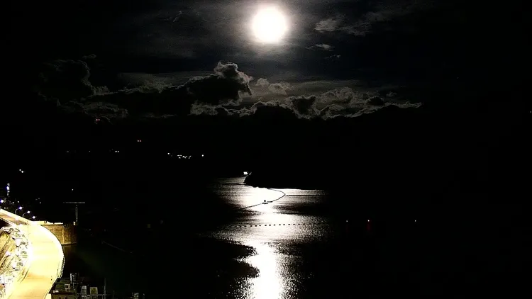 石門水庫即時影像賞月色。觀光局提供