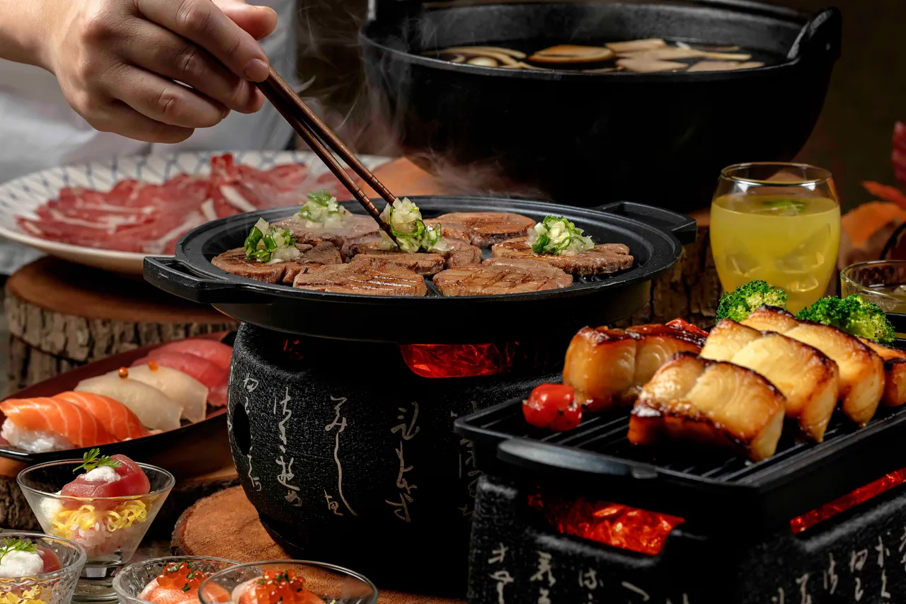 6. 宫城的仙台炭香牛舌烧,选用牛舌最富弹性的中后段,以直火炙烧至五至七分熟,外层带有粉嫩、肉质柔嫩,搭配盐葱酱汁,是东北地区代表性的炙烤料理之一。业者提供