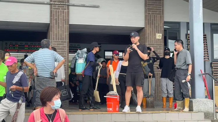 災害應變中心今將在光復火車站前，設立志工指揮中心。翻攝徐榛蔚臉書