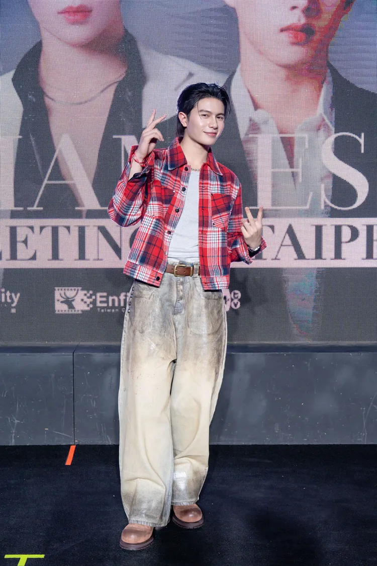 William幫Est拍日常生活影片給驚喜。無限娛樂提供