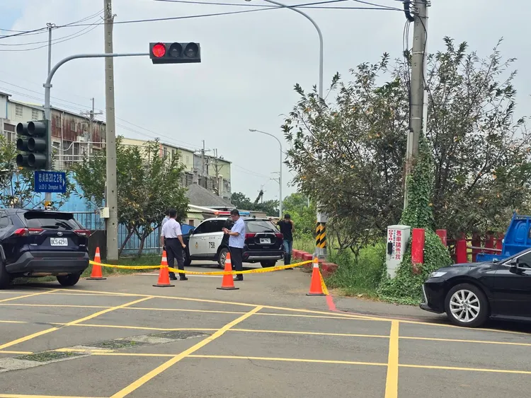 事發現場在櫻花隧道附近，附近居民聽聞命案議論紛紛。民眾提供