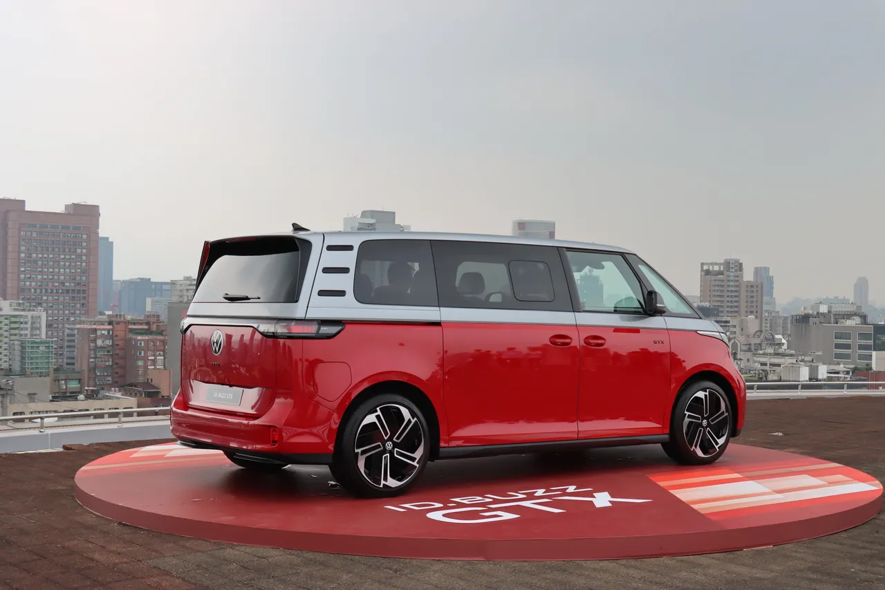 GTX採用MEB電動車平台,配置容量高達91kWh的鋰電池模組,搭載前後雙馬達與4MOTION四輪驅動,最大輸出達340匹馬力與57kgm扭力。林浩昇攝