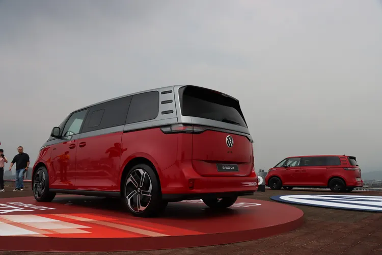 台灣市場同步導入單色與雙色塗裝，雙色車型選配價原本為15.8萬元，但在10月底前交車的首批車主可享免加價升級。林浩昇攝