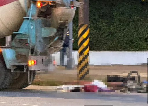 南港重大车祸!69岁单车妇遭水泥车辗过 脑浆外溢当场死亡