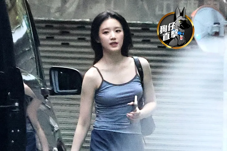 舒華穿細肩帶小可愛，膚色白皙透亮。特勤中心攝